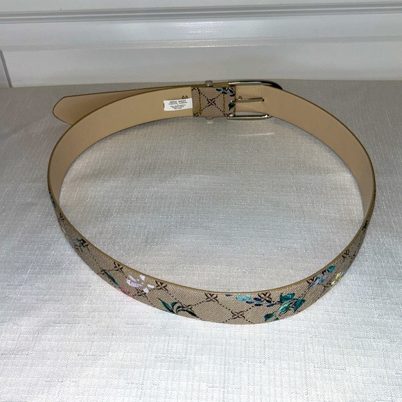 Nine West Belt Size Large Tan Floral with Silver-Tone Hardware new without tag - Picture 6 of 7